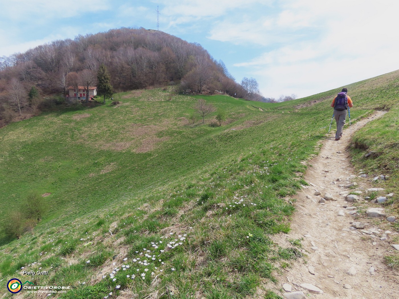 33 Salendo al Colle d'Anna (1050 m).JPG